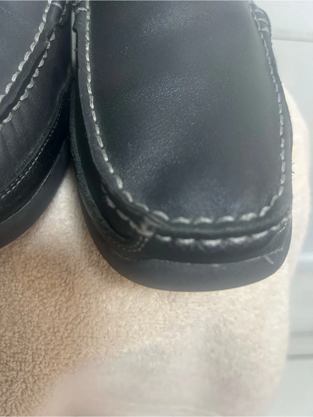 Vionic Preston  men’s leather loafers. Moccasin stitching. Size 13 nice shoes